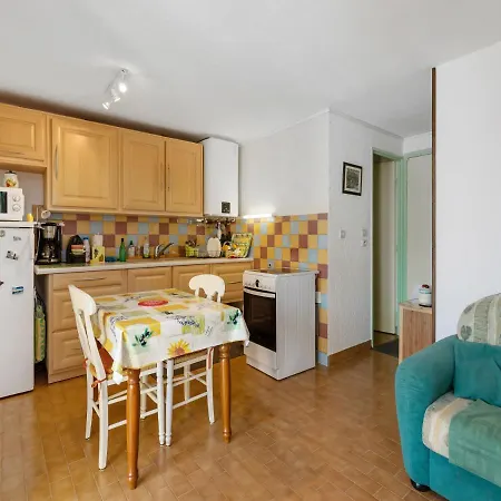 1 Bedroom And Alcove Apartment For 4 * Agde